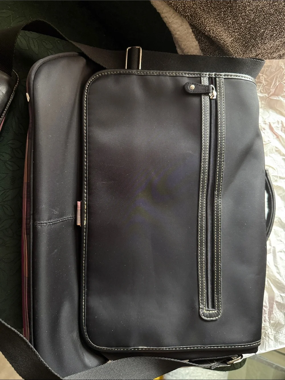Very gently used Targus Laptop/ Messenger Bag. Pink plaid design.